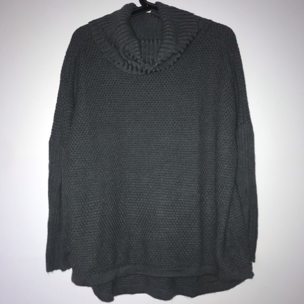 🐨 Cozy Gray Sweater